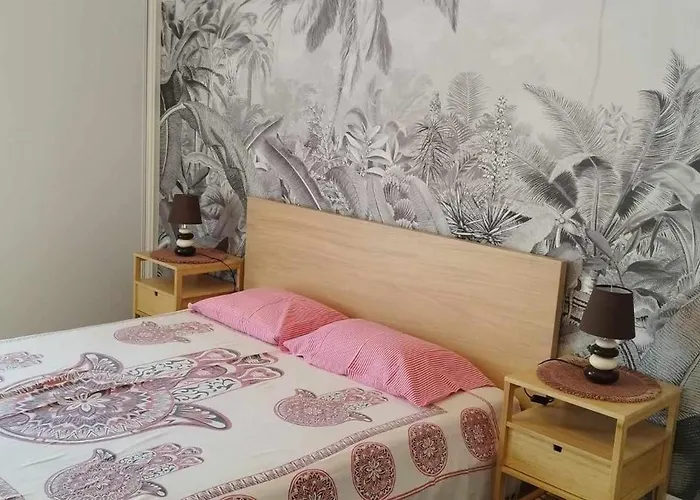 Dos Aveiros, Lote 6 T1 - Appartement *