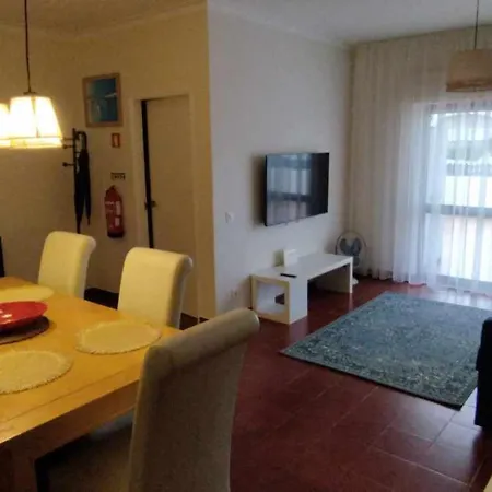 Dos Aveiros, Lote 6 T1 - Apartamento *