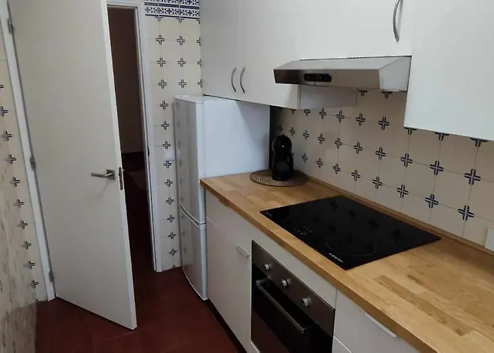Dos Aveiros, Lote 6 T1 - Apartamento