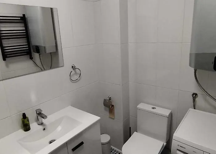 Apartamento Dos Aveiros, Lote 6 T1 - *