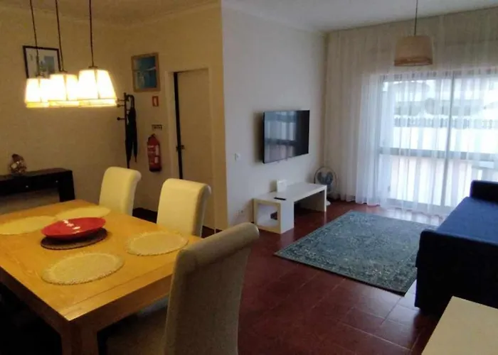 Dos Aveiros, Lote 6 T1 - Apartamento *