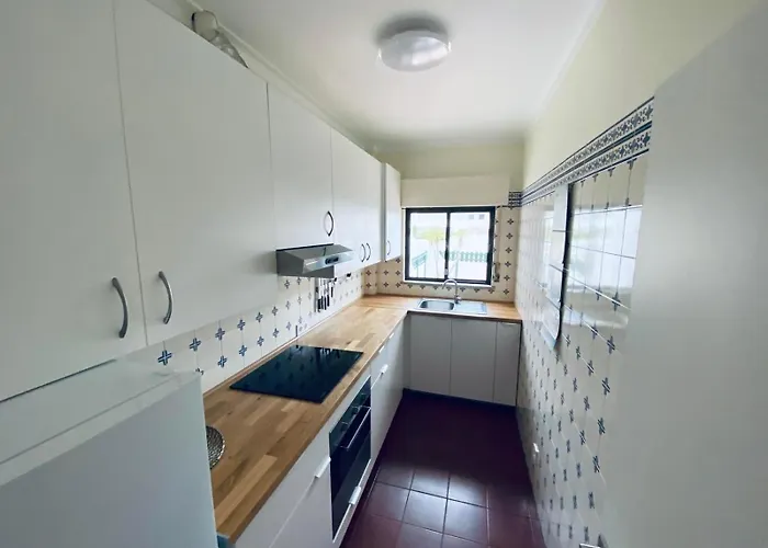 Dos Aveiros, Lote 6 T1 - Apartamento