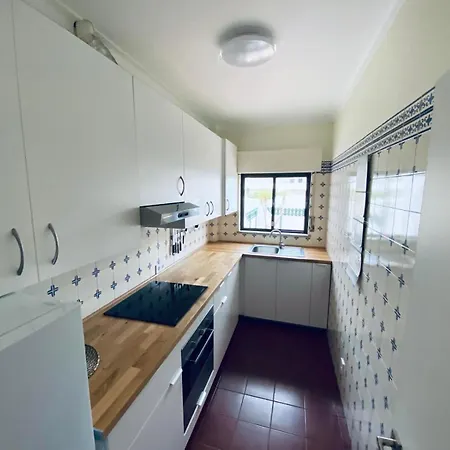 Dos Aveiros, Lote 6 T1 - Apartamento